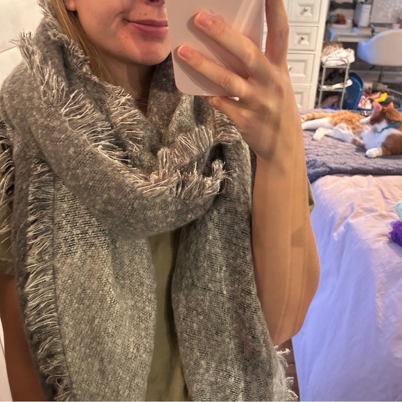 Denver Hayes Scarf - Picture 5 of 6